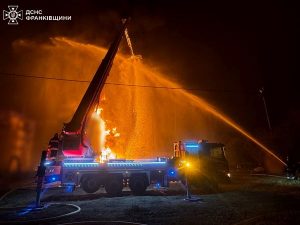 Прикарпатські рятувальники ліквідували пожежу на промисловому підприємстві