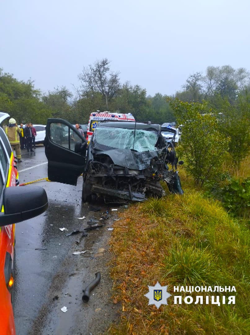 Двоє людей загинуло, ще четверо травмувались у результаті ДТП на Івано-Франківщині: поліцейські розпочали кримінальне провадження