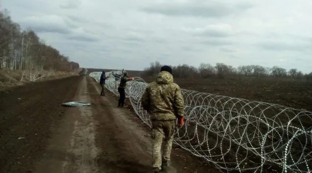 Двох громадян білорусі видворять з України через гуманітарний коридор на кордоні