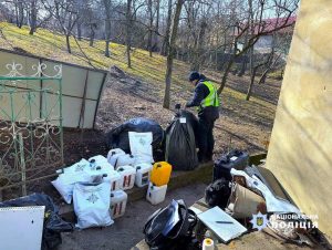 Прикарпатські поліцейські ліквідували масштабну мережу з вирощування та збуту «канабісу»