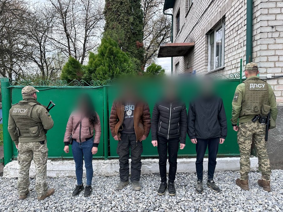На Закарпатті прикордонники припинили спробу переправлення через кордон чоловіків