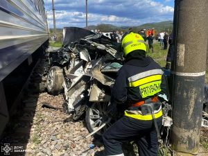 На Закарпатті легковий автомобіль зіткнувся з пасажирським потягом Київ — Ужгород, постраждав чоловік