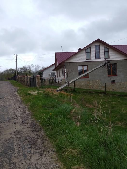 На Прикарпатті через сильний вітер зафіксовано чисельні аварійні вимкнення
