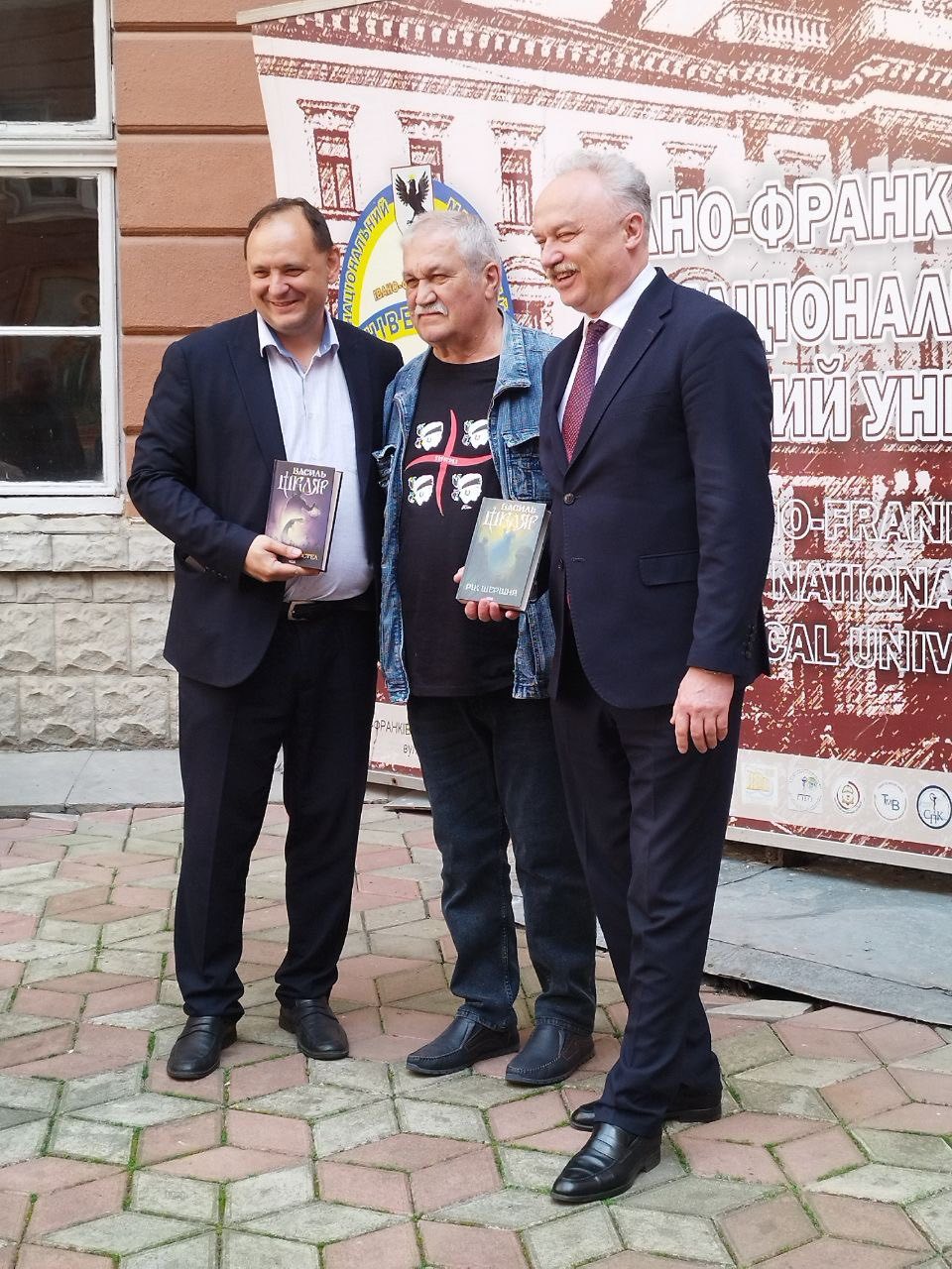 У ІФНУ відбулася творча зустріч із письменником Василем Шклярем у межах книжкового фестивалю «Слово»