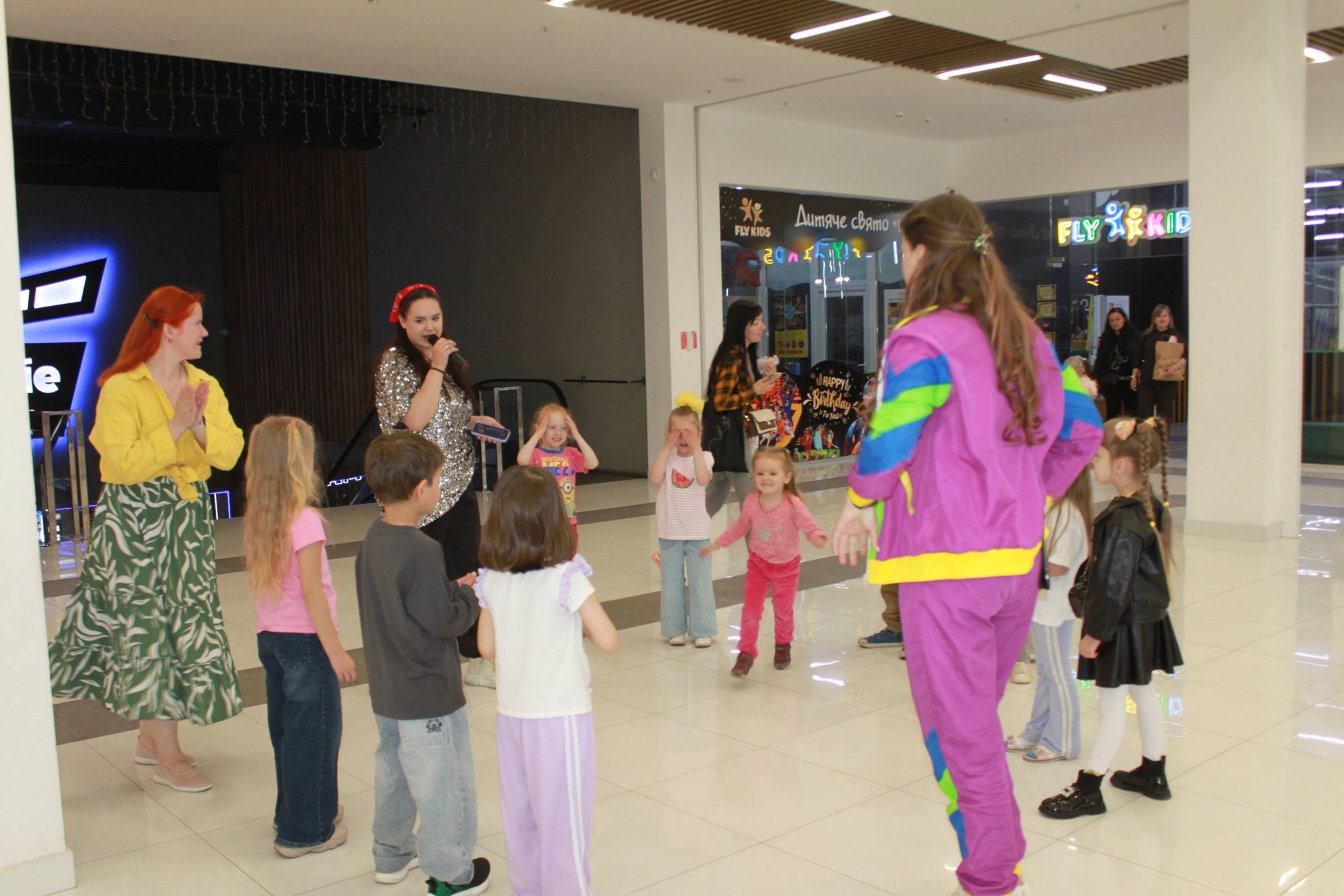 У ТРЦ «Veles Mall» відбулося яскраве дитяче свято до Дня міста Івано-Франківська, організоване Департаментом молодіжної політики та спорту