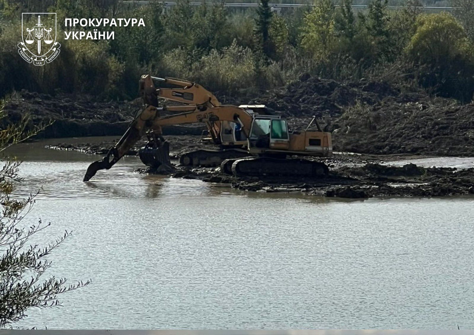 Загроза для екосистеми гірської річки через роботу кар’єра: на Прикарпатті прокуратура вимагає зупинити діяльність підприємства з видобутку гравію