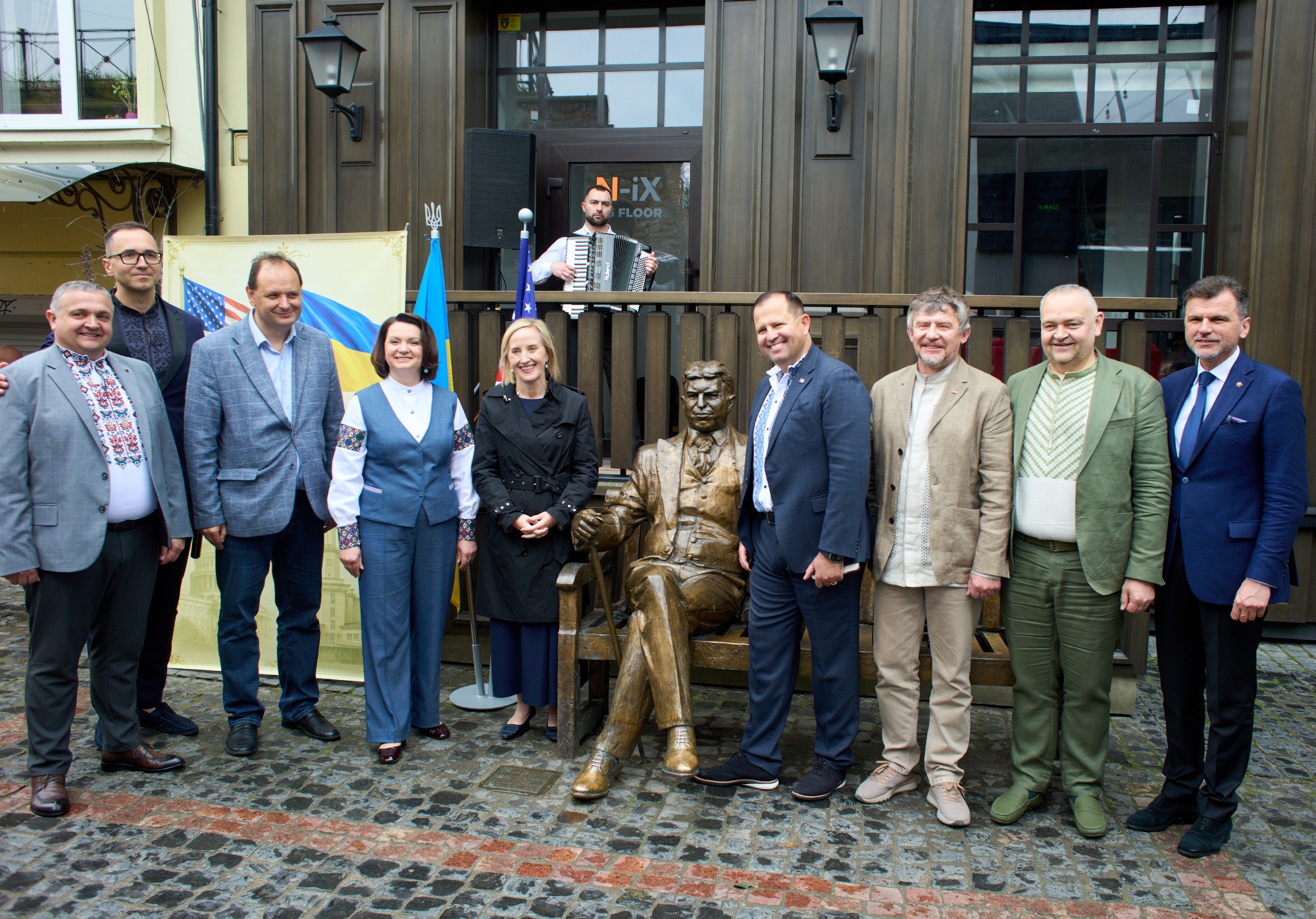 Руслан Марцінків зустрівся з пані Послом США Джулі Девіс