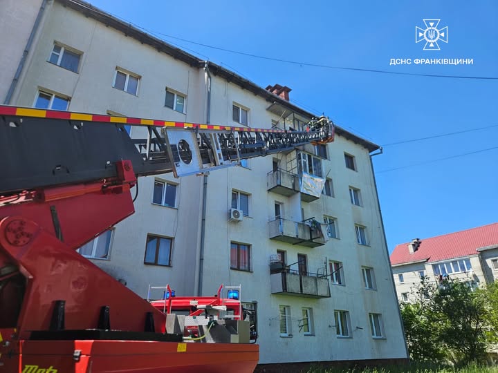 У Надвірній через пожежу в п’ятиповерхівці евакуювали 15 людей, серед яких троє дітей