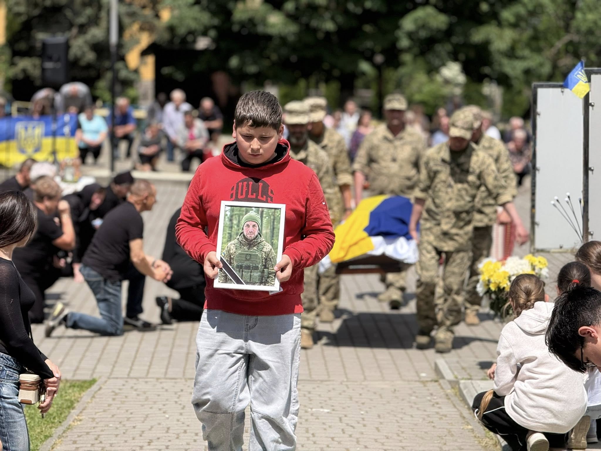 Отинійська громада прощалась із полеглим Захисником України — Ігорем Володимировичем Гордим, жителем села Угорники