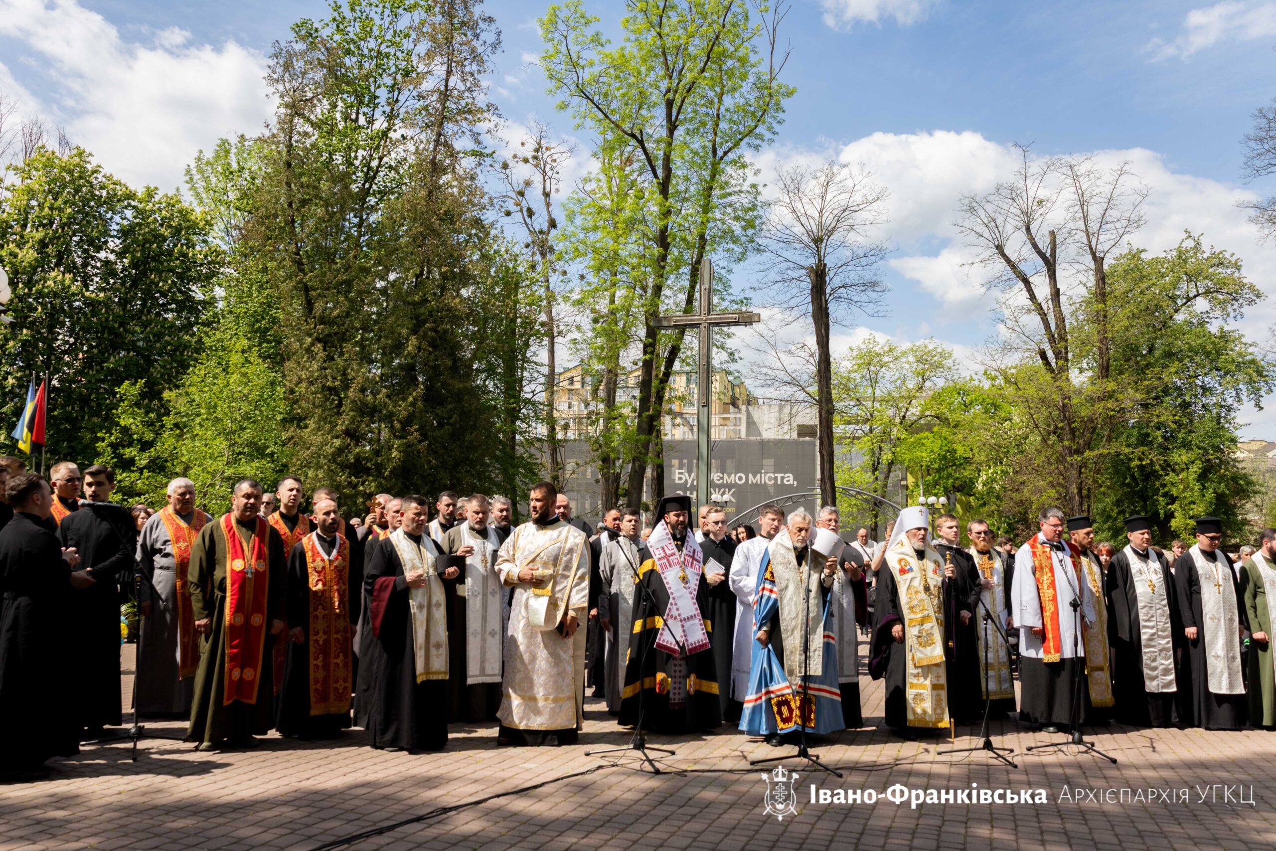 День міста в Івано-Франківську розпочали з молитовної подяки українським Захисникам