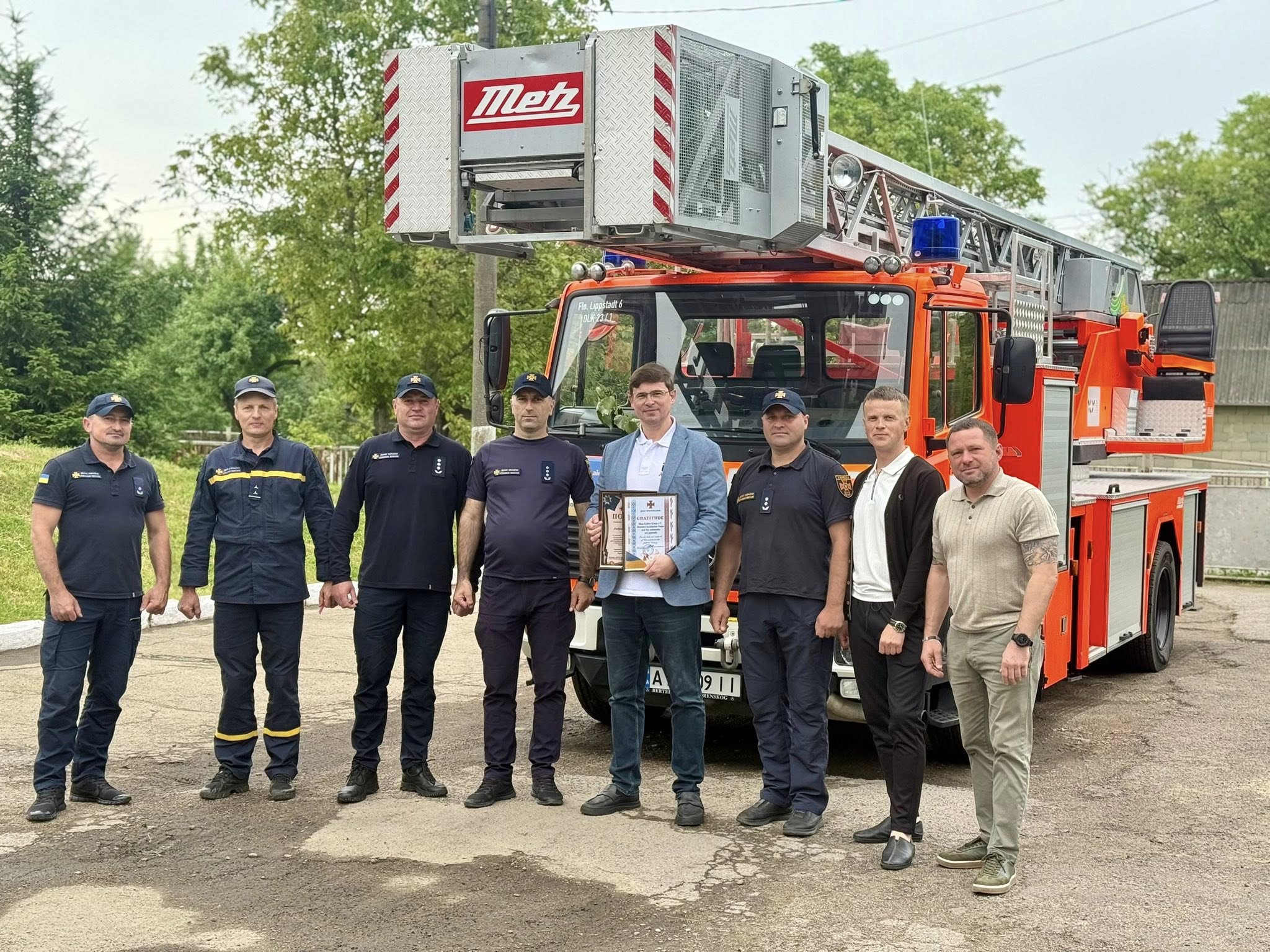 Калуська громада отримала в подарунок пожежний автомобіль