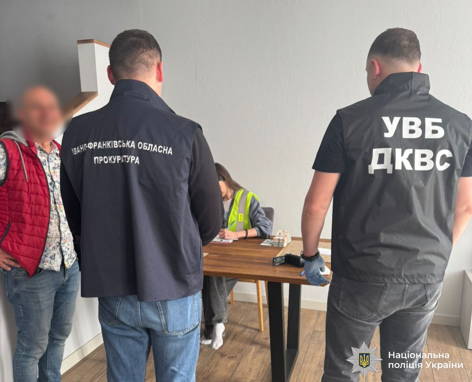 Фіктивні поставки деревини та понад чверть мільйона гривень збитків: прикарпатські поліцейські повідомили про підозру посадовцю держпідприємства