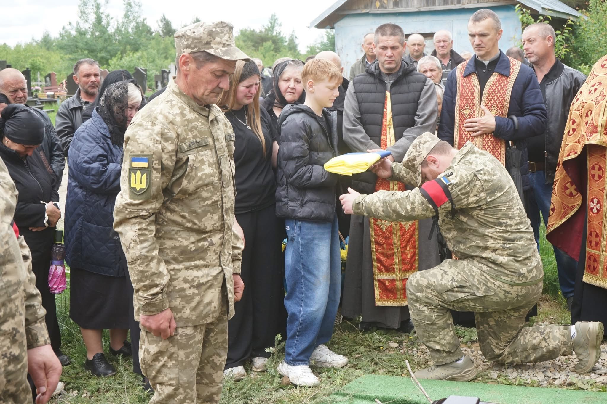 Пасічнянська громада провела в останню земну дорогу Захисника України — Любомира Васильовича Луцяка