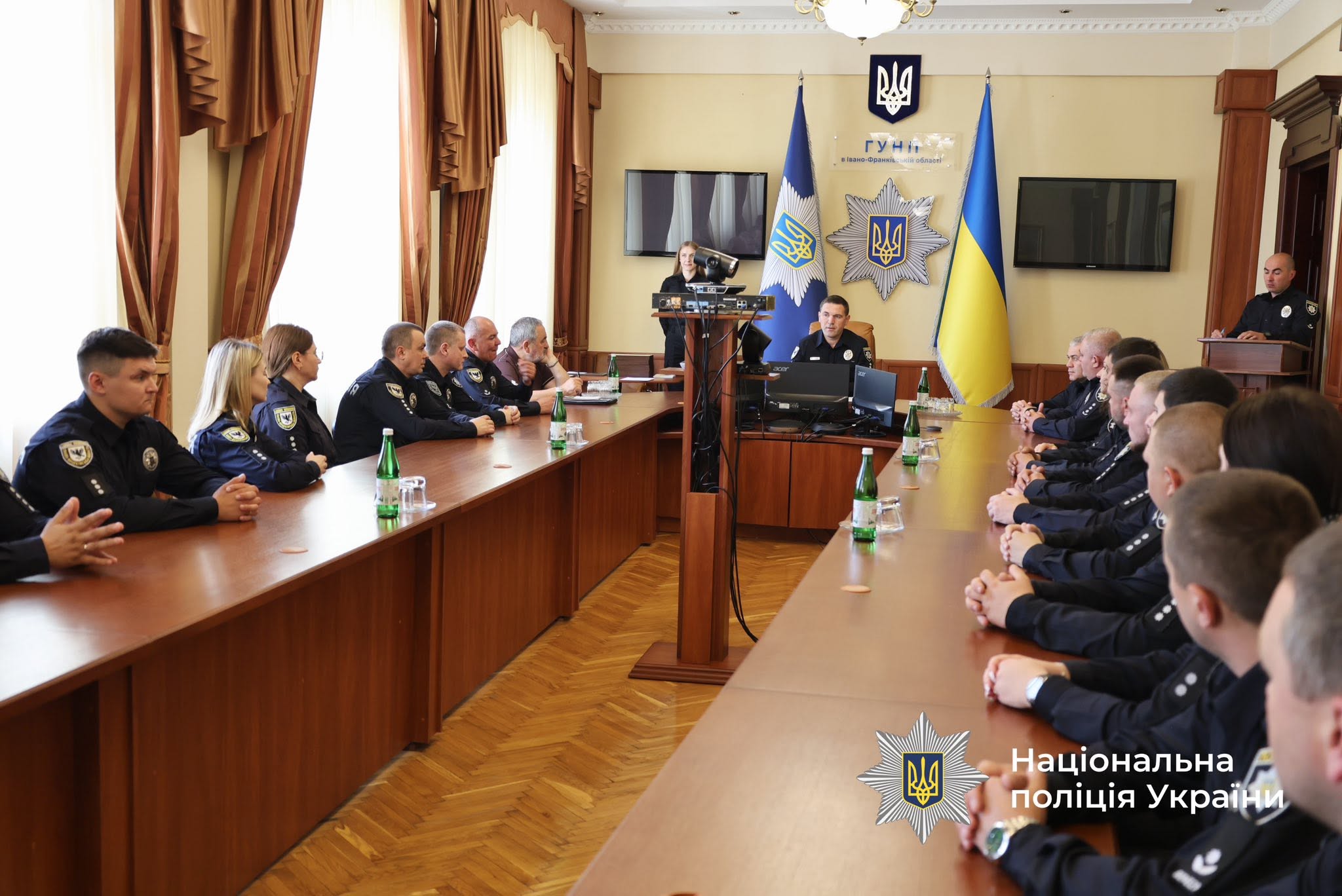 Керівник поліції Прикарпаття Роман Іващенко відзначив дільничних офіцерів поліції з нагоди професійного свята