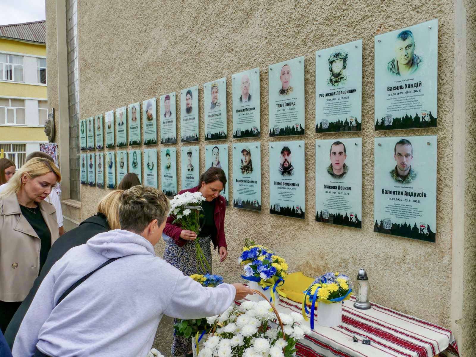 У Калуському ліцеї №3 відбулося відкриття та освячення інтерактивної меморіальної дошки випускнику закладу, полеглому Герою Валентину Андрусіву