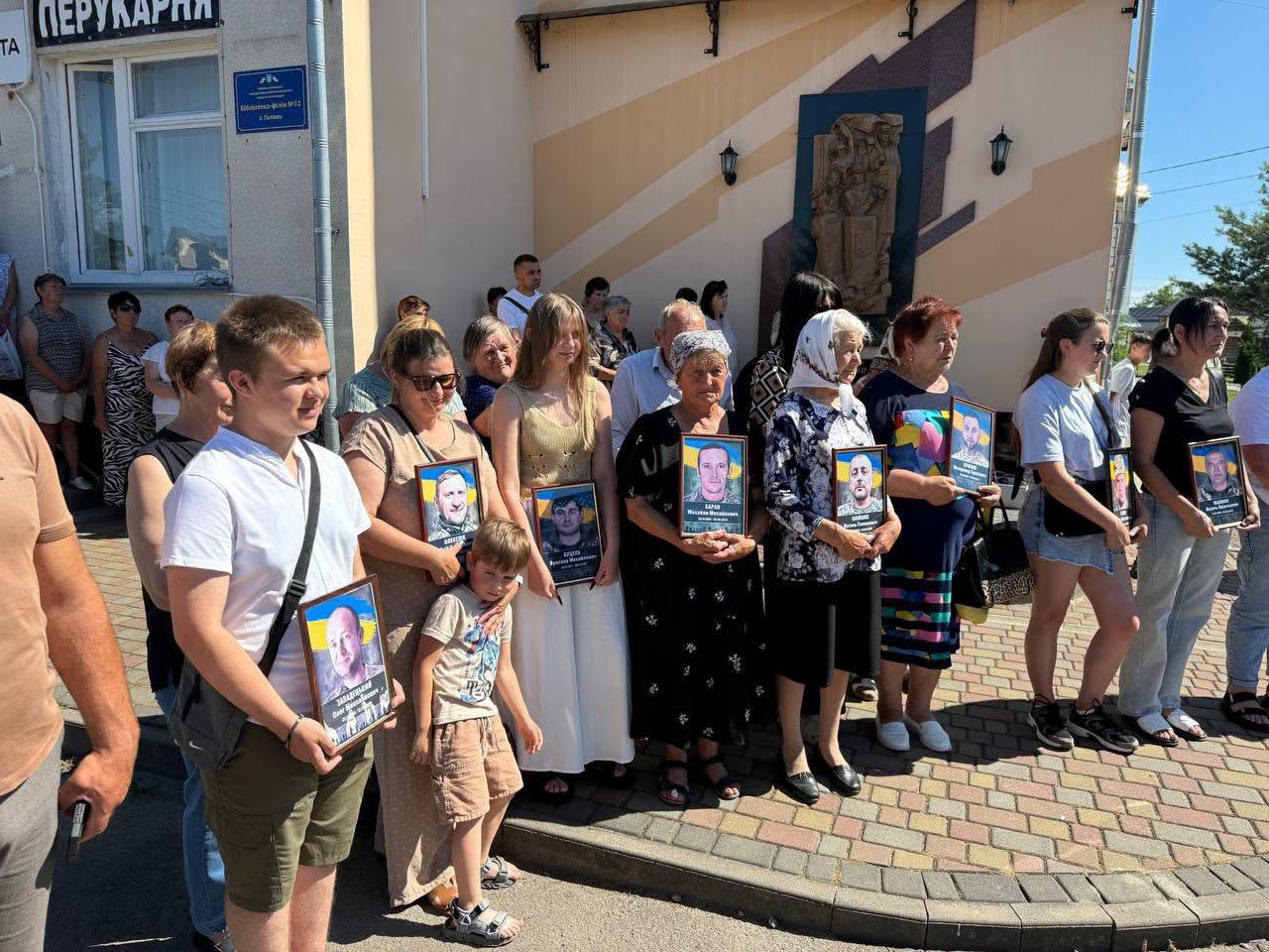 «Дзвін пам’яті» у Голині: громада вшанувала полеглих Захисників України