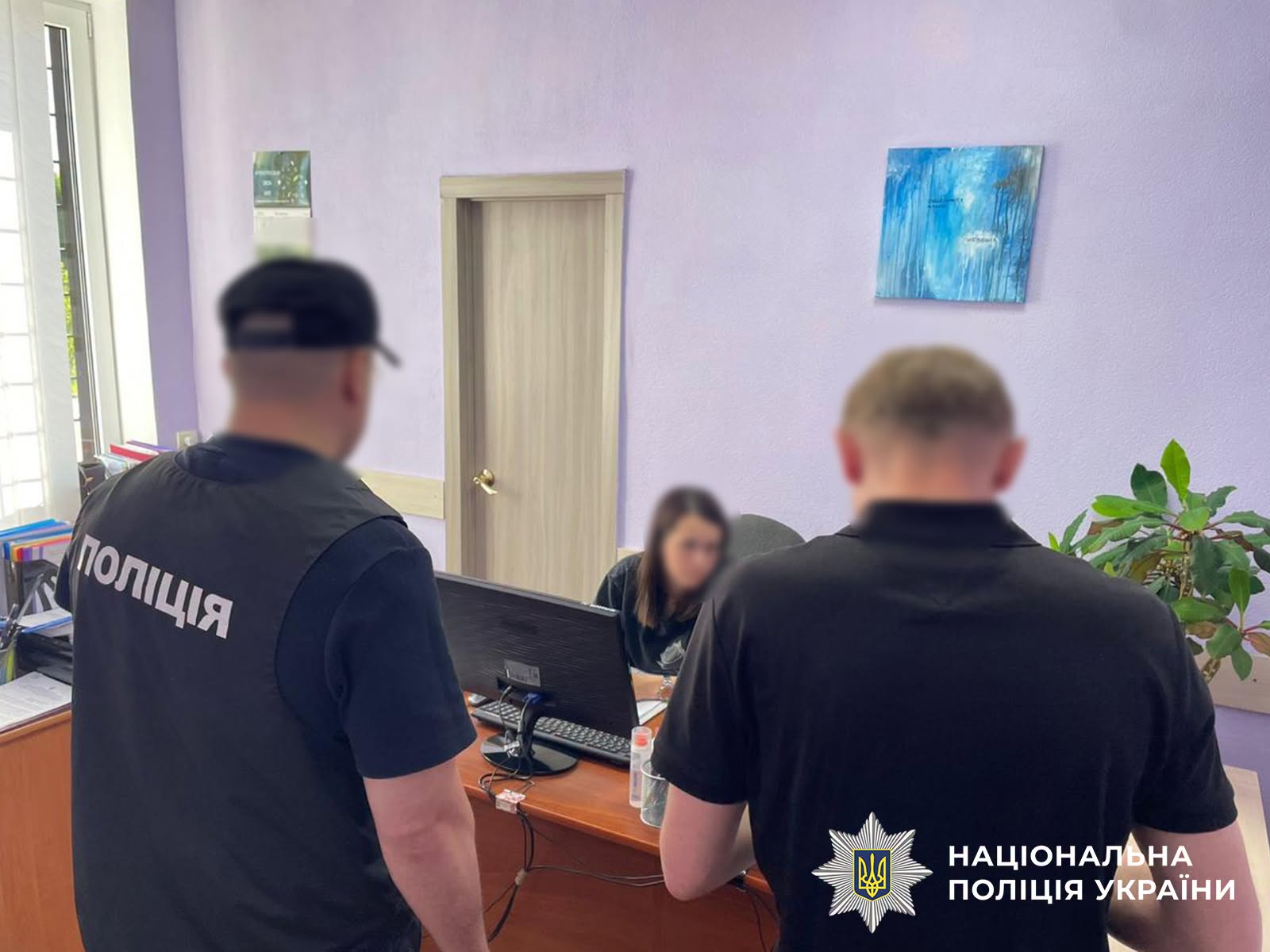 Нацполіція викрила схему постачання неякісних укриттів для шкіл і військових частин зі збитками на понад 47 млн грн: підозру оголосили 10 особам