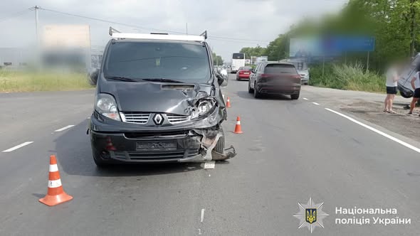Поліцейські встановлюють обставини ДТП на виїзді з Івано-Франківської територіальної громади