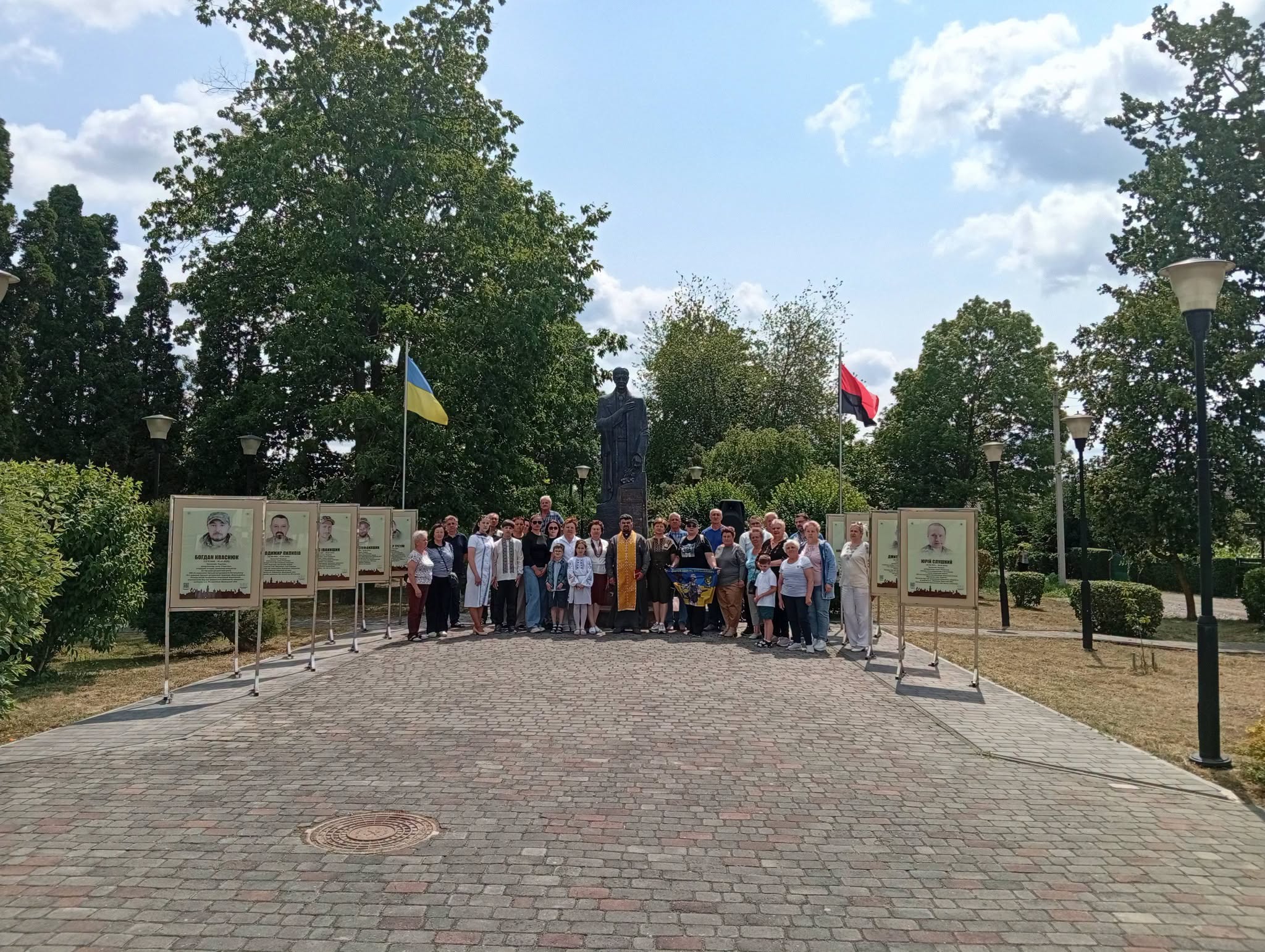 В селі Угорники відбулося віче-вшанування пам’яті Степана Ленкавського та полеглих воїнів