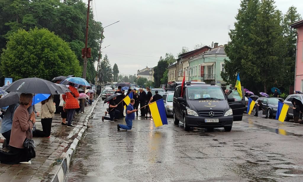 На Тлумаччині прощаються із захисником Сергієм Купчаком
