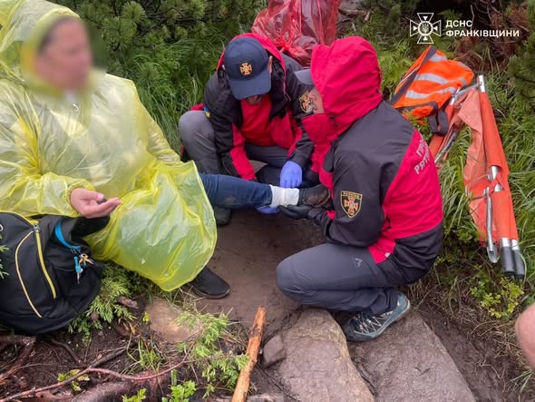 За добу гірські рятувальники Прикарпаття тричі допомагали травмованим туристам