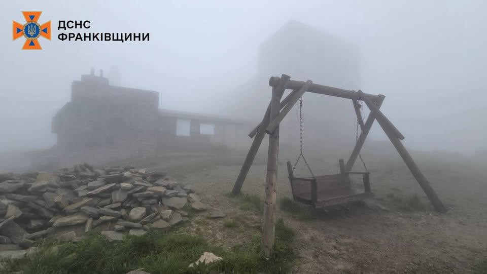 На горі Піп Іван посеред липня температура впала до +3°С