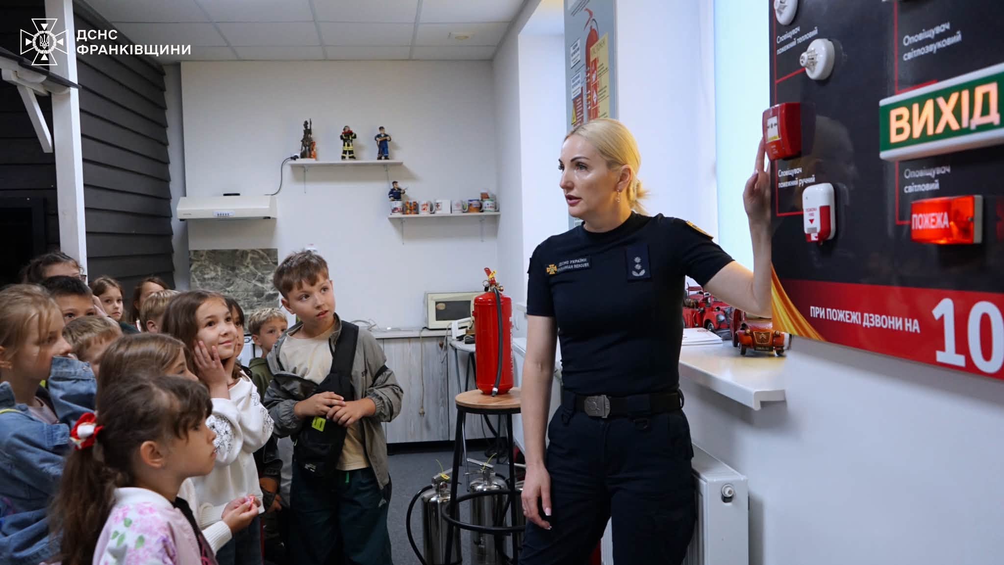Класи безпеки ДСНС: як рятувальники Прикарпаття навчають малечу влітку