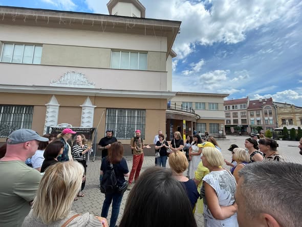 В Івано-Франківську пройшла благодійна екскурсія релігійними муралами