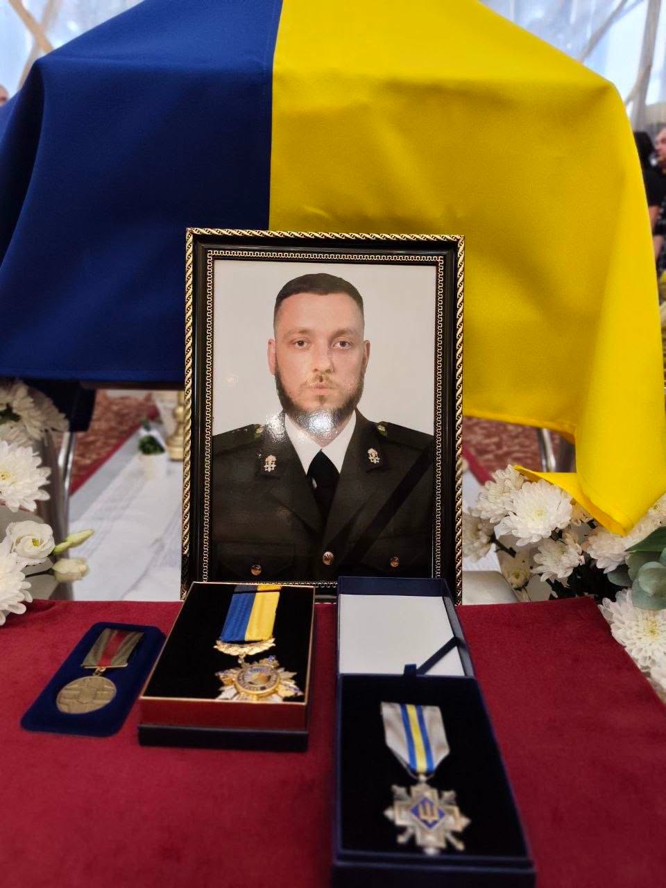 В останню земну дорогу провели Захисника України Сергія Цюмпалу, мешканця Городенківської громади