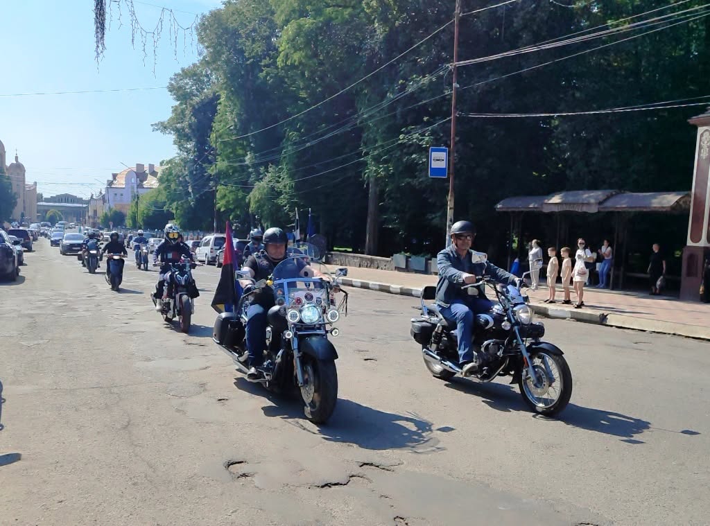 У Тлумацькій громаді відбувся автомотопробіг пам’яті загиблих Захисників України та урочисте віче «Незламний дух державності»