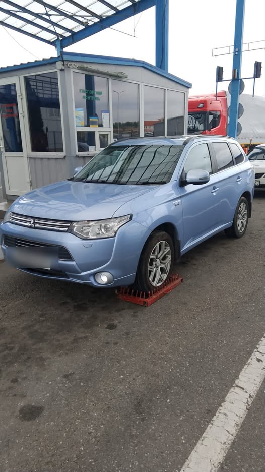 На кордоні з Польщею затримали кросовер, який розшукував Інтерпол за викрадення у Великій Британії