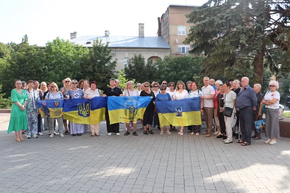 «Турбота про родину Героя»: 38 батьків полеглих Захисників, зниклих безвісти та військовополонених вирушили в одноденний тур до Косова