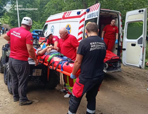 Косівські гірські рятувальники допомогли травмованому туристу поблизу Терношорського Гуку