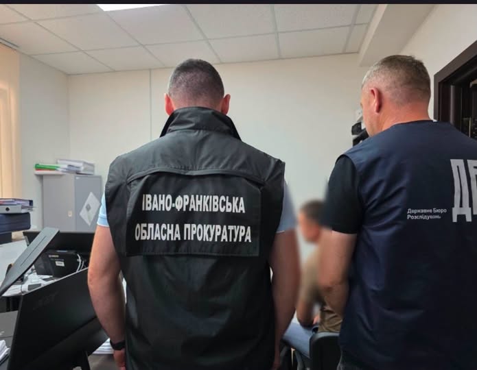 Пів мільйона на поборах з бізнесу: на Прикарпатті прокурори повідомили про нові підозри топпосадовцям Держпраці