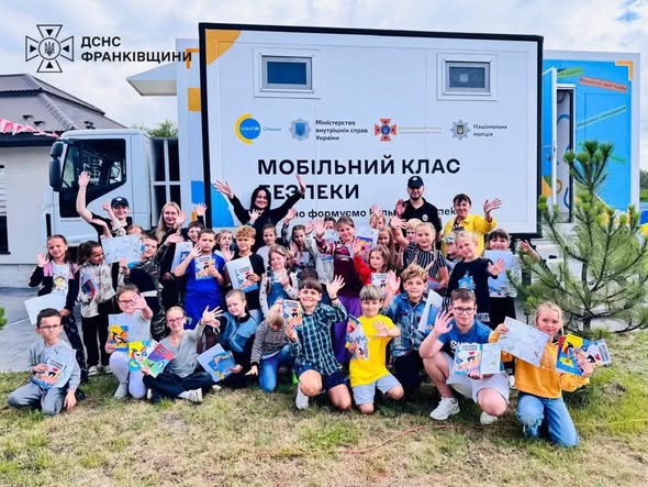 Мобільний клас безпеки завітав до молодіжного християнського табору «Іди за мною»