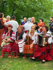 На Прикарпатті відбувся фестиваль «Кольорові пацьорки»