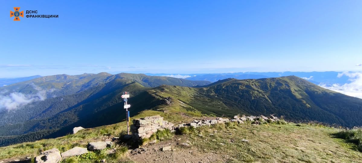 Ясно, але прохолодно: липневий ранок на Попі Івані