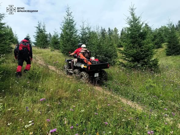 Гірські рятувальники допомогли туристу, який травмувався під час походу