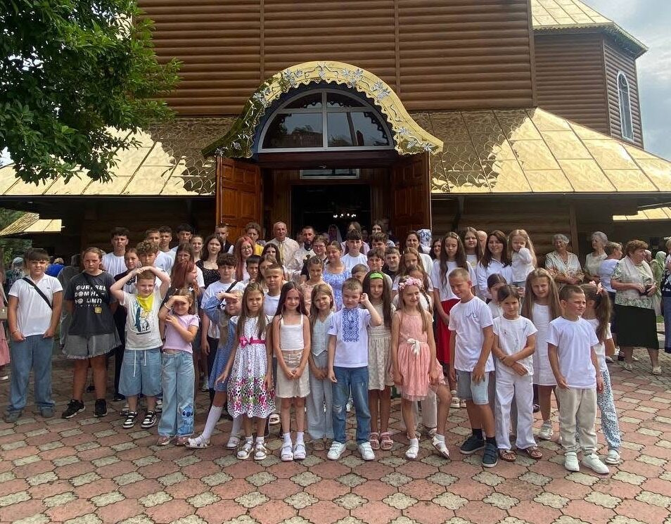 У Хотіні близько 70-ти дітей взяли участь у християнському таборі «Веселі канікули з Богом»