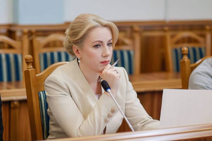 До 14 тисяч гривень випускникам та щомісячні стипендії школярам: на Прикарпатті відзначили переможців олімпіад і МАН