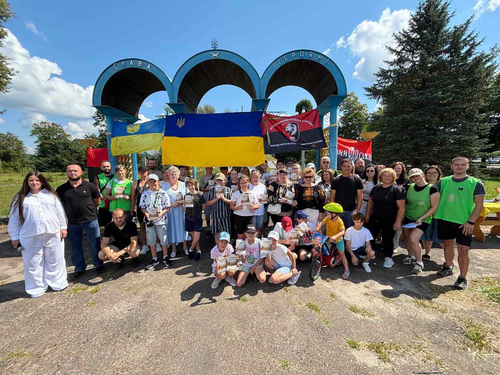 У Підгірках вшанували Героїв та зібрали кошти для ЗСУ