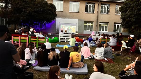 Теплий вечір під зорями: у Калуші відбулася «Кіно зустріч»