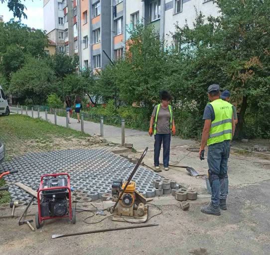 ДМП „Івано-Франківськтеплокомуненерго“ відновило благоустрій на вулиці Миколайчука після ремонту тепломережі