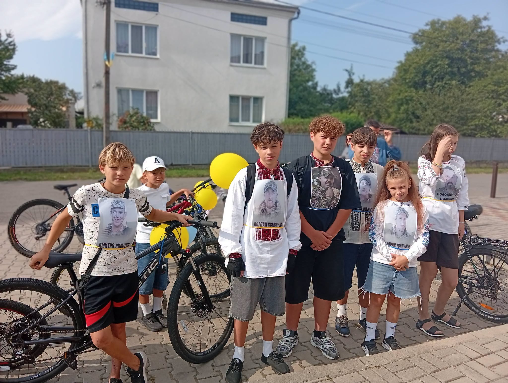 В Угорниках відбувся патріотичний велопробіг до Дня Державного Прапора України