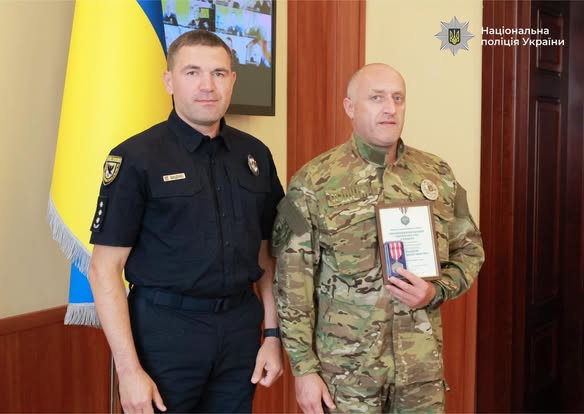 Чотири доби без сну заради порятунку побратимів: поліцейський Прикарпаття отримав відзнаку Головнокомандувача ЗСУ «За збережене життя»