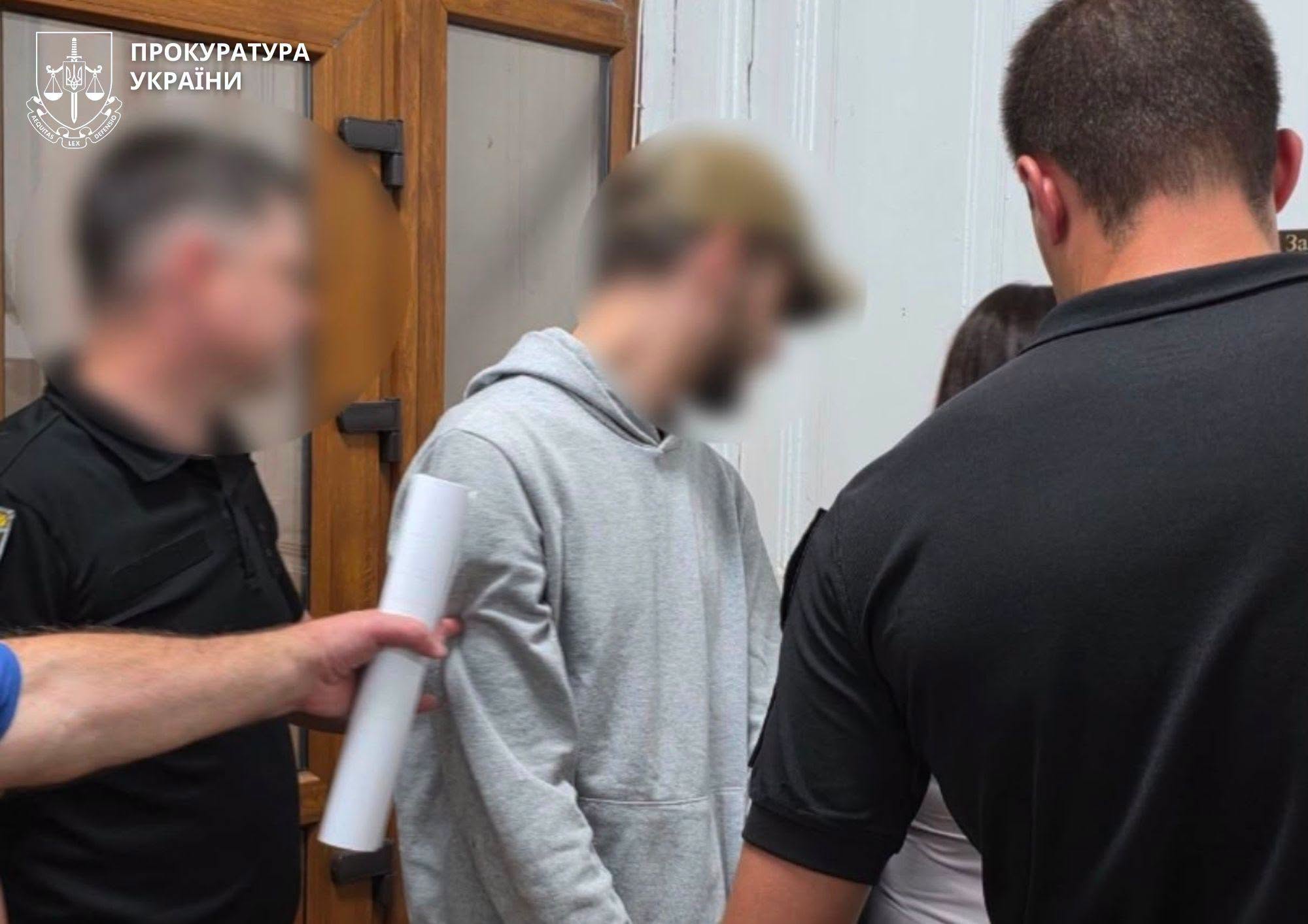 «Закладки» в корі дерев та маркетплейс із чат-ботом у Телеграм:  на Прикарпатті викрили масштабну мережу онлайн-збуту наркотиків