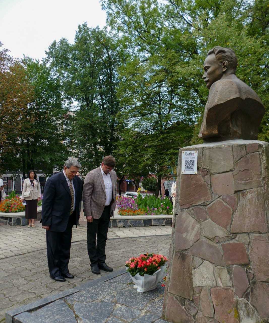 У Калуші поклали квіти до пам’ятника Іванові Франку з нагоди 170-ї річниці від дня народження Великого Каменяра