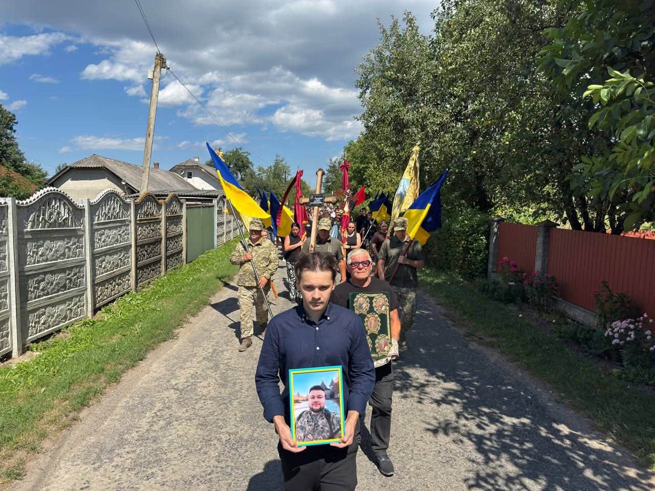 На Прикарпатті провели в останню путь бійця Андрія Гільтайчука