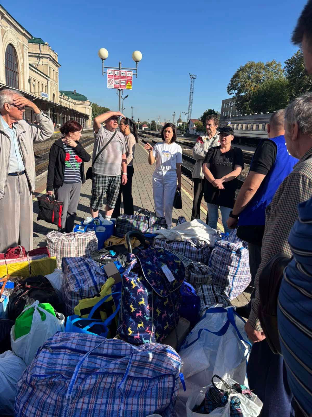 На Прикарпаття евакуаційним потягом прибуло 11 людей з Донецької області