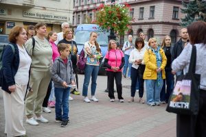 Крізь історію та нові сенси: Франківськом пройшов новий туристичний маршрут